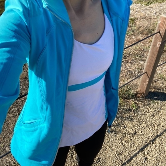 Lululemon “FastTrack” Tank Top Spry Blue / White, Size 4 - Picture 5 of 8